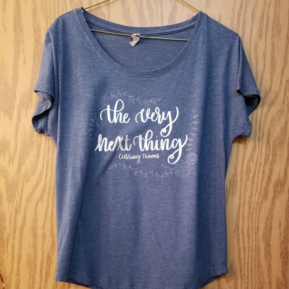 Pretty, dark gray t shirt from Casting Crowns "the very next thing" concert. - Picture 1 of 6